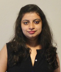 Portrait photo of a smiling woman